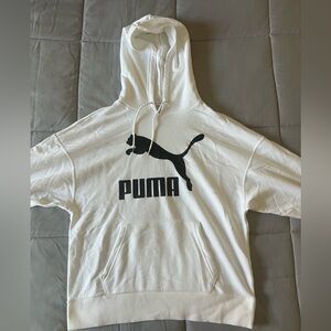 New puma hoodie with logo in the front